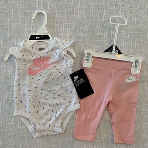 NIKE baby girl infant bodysuit onesie and legging 2-piece set *NWT | 3 MONTHS